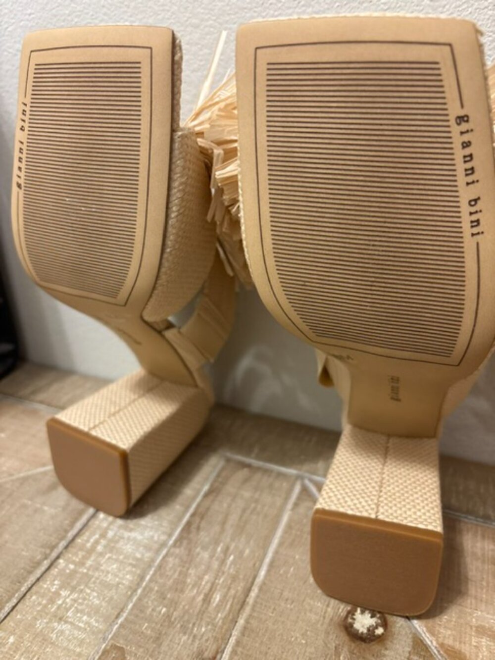 NWOT Gianni Bini Maguire Raffia Fringe Slide Sandals Women's Size 8 (no box) - Picture 3 of 7